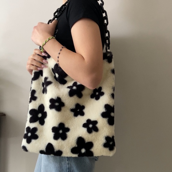 COPY - Fluffy tote bag - Picture 2 of 5